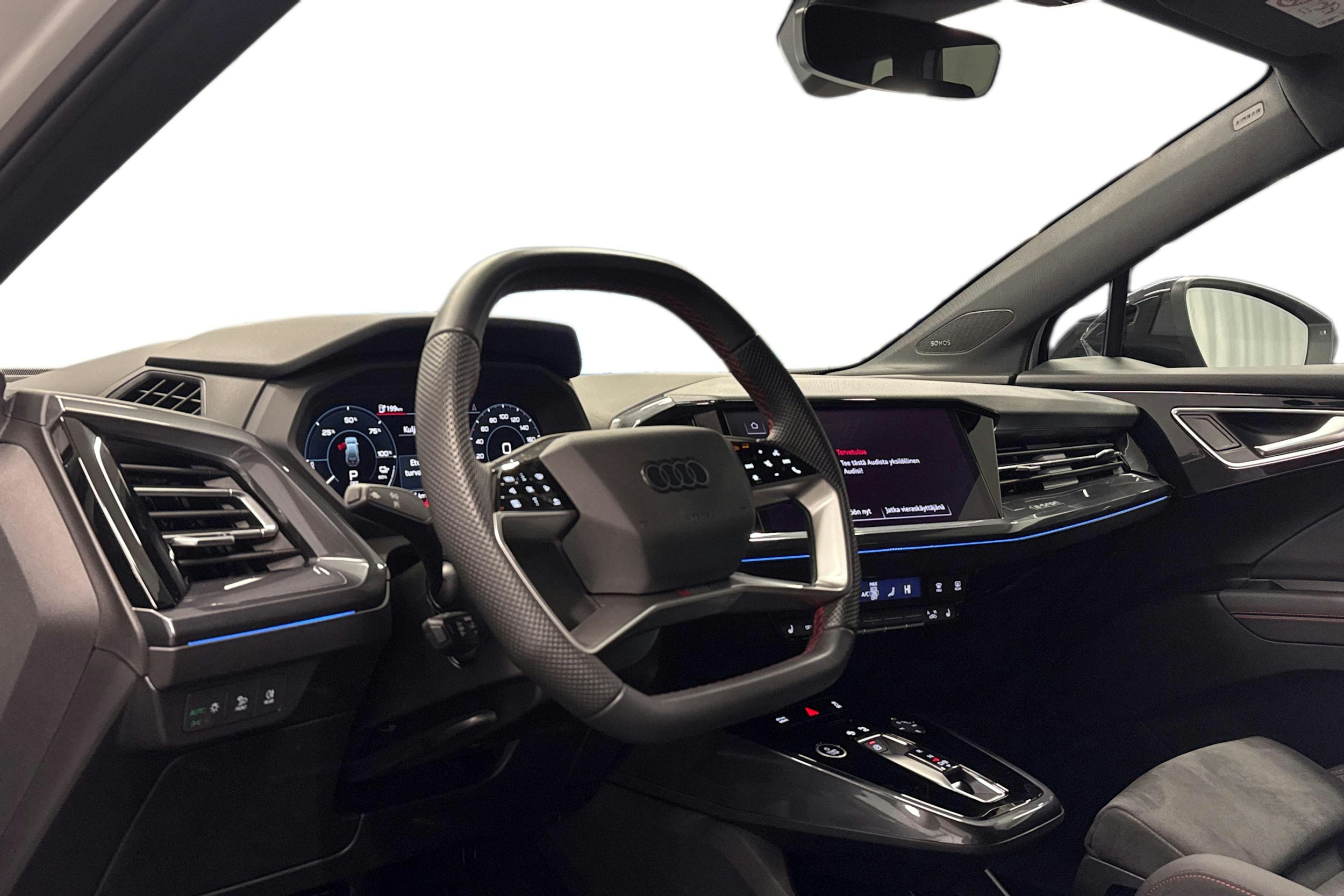 valkoinen Audi Q4 e-tron 2025 kuva 7.