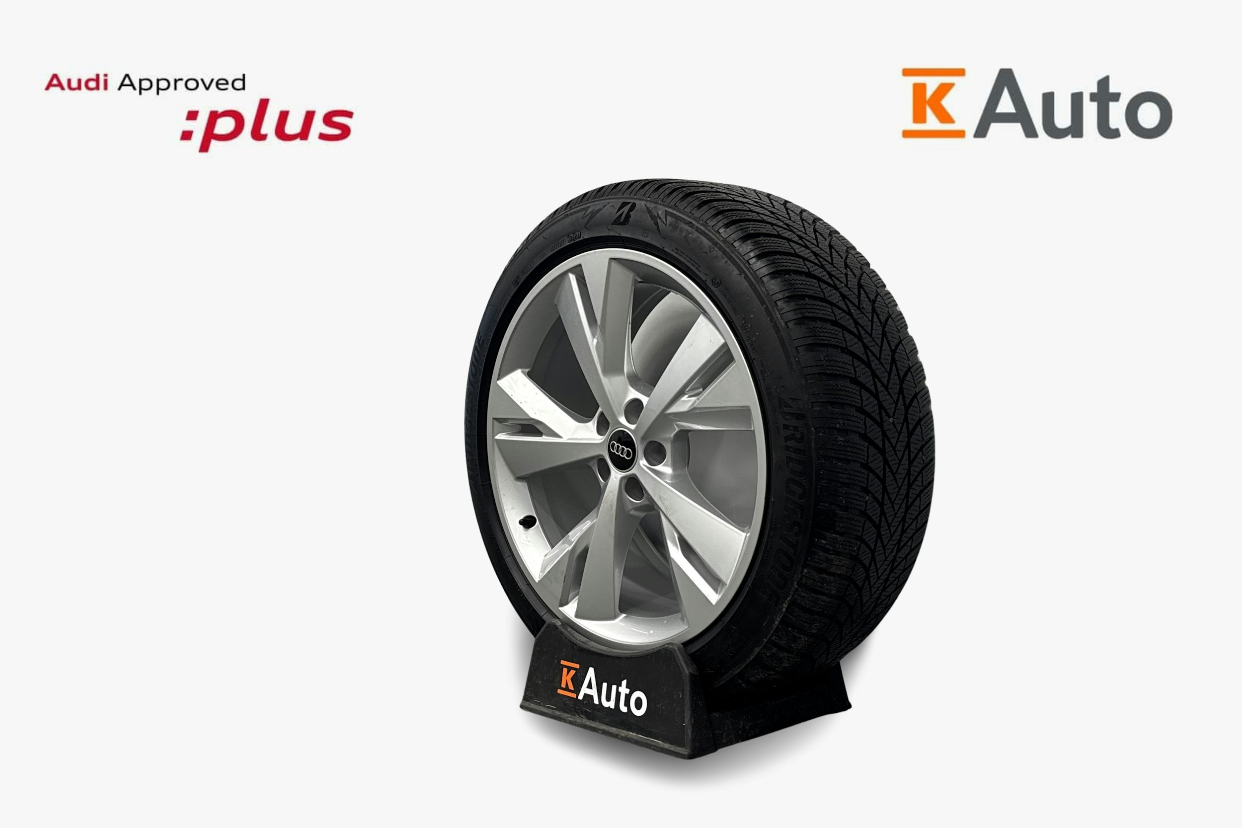 valkoinen Audi Q4 e-tron 2025 kuva 11.