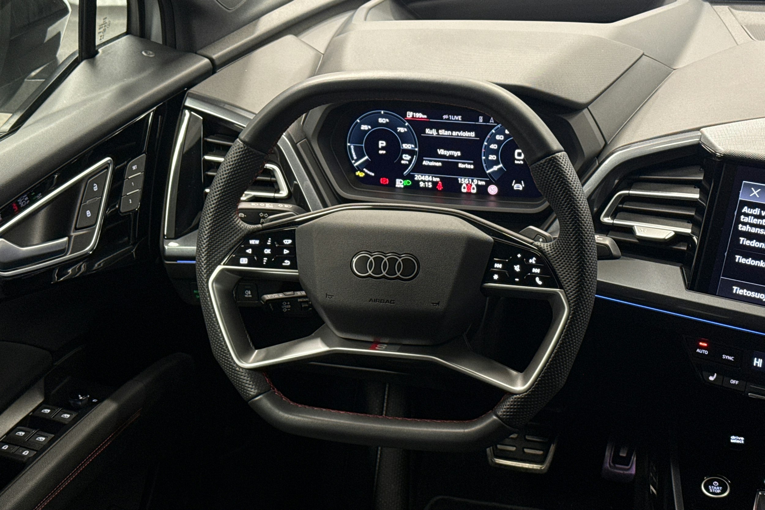 valkoinen Audi Q4 e-tron 2025 kuva 13.