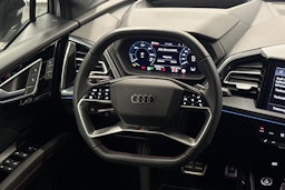 valkoinen Audi Q4 e-tron 2025 kuva 13.