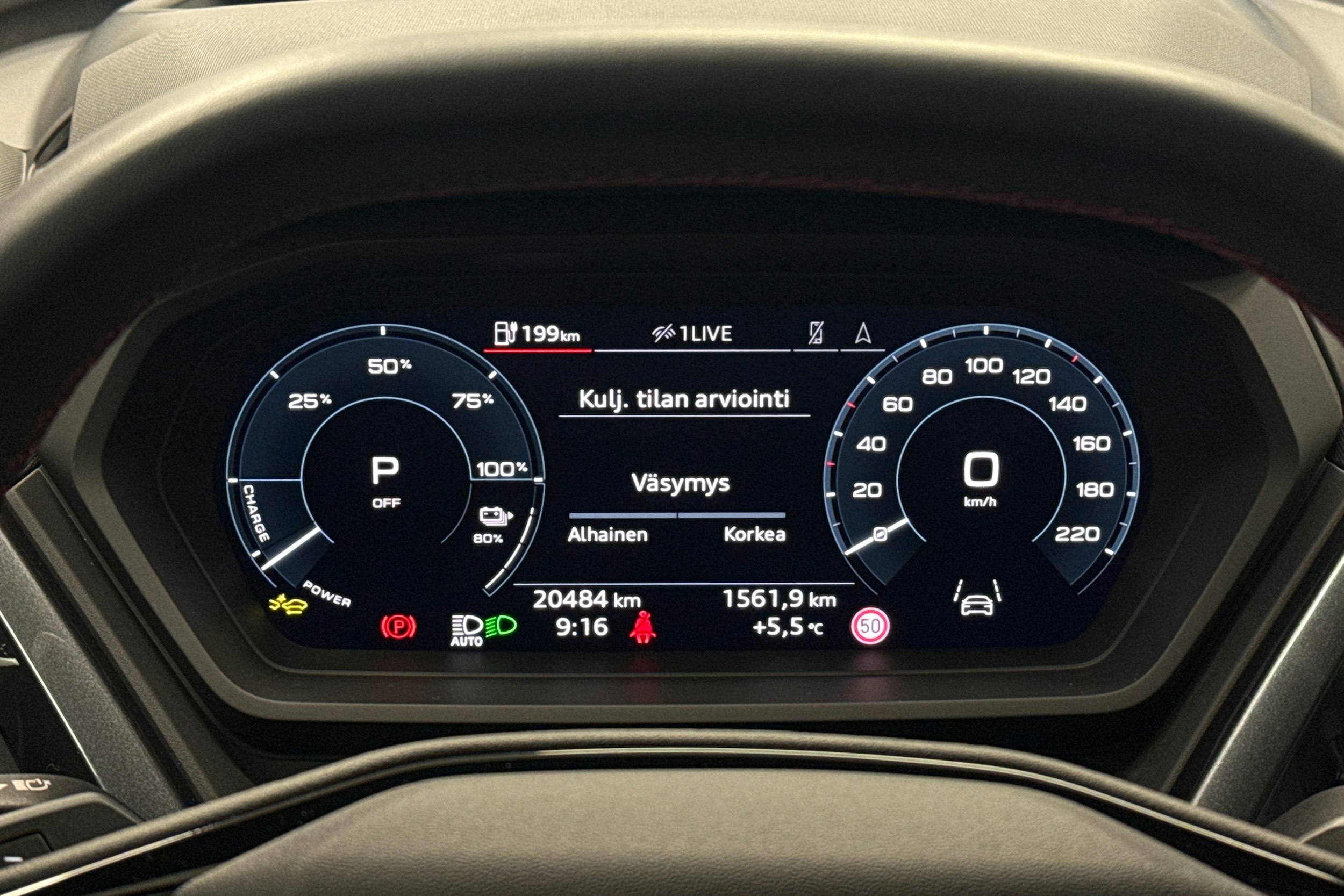 valkoinen Audi Q4 e-tron 2025 kuva 14.