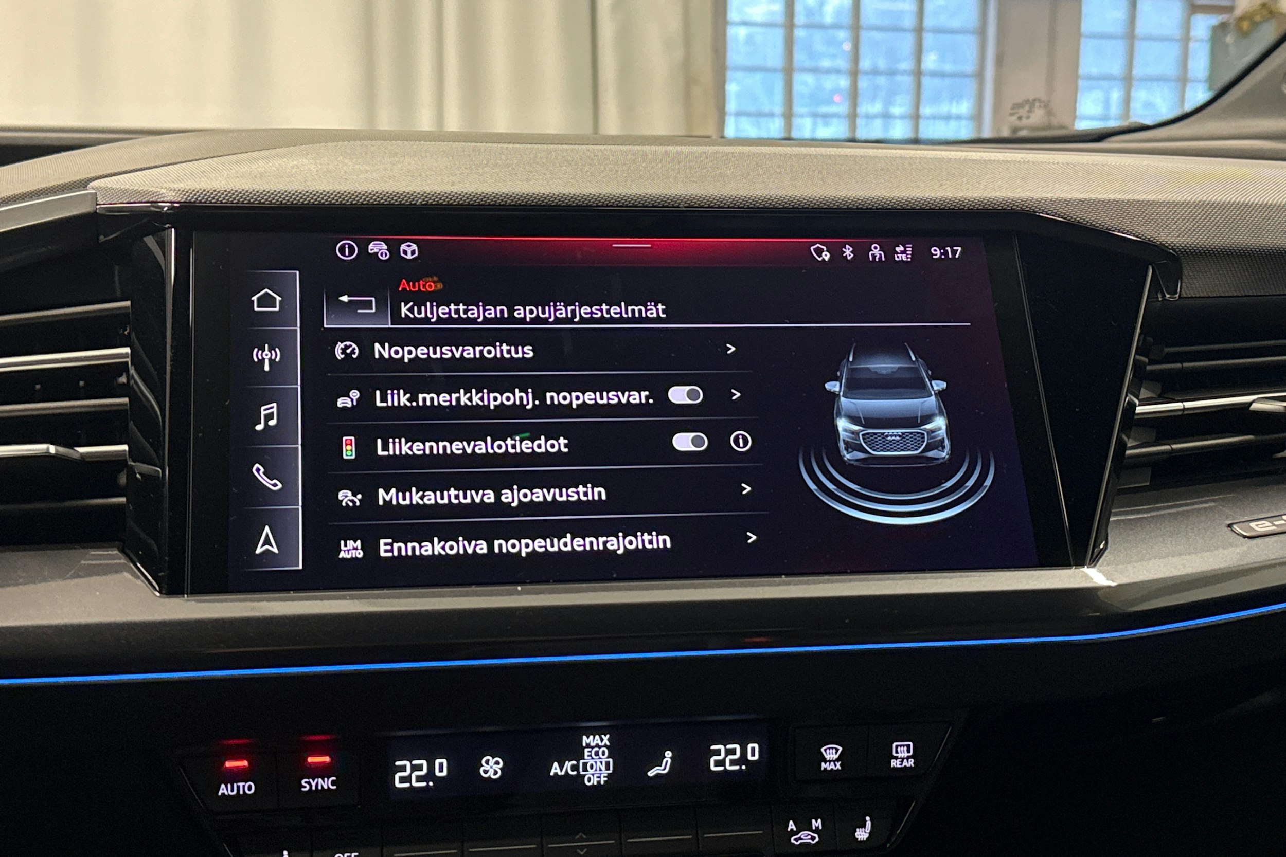 valkoinen Audi Q4 e-tron 2025 kuva 18.