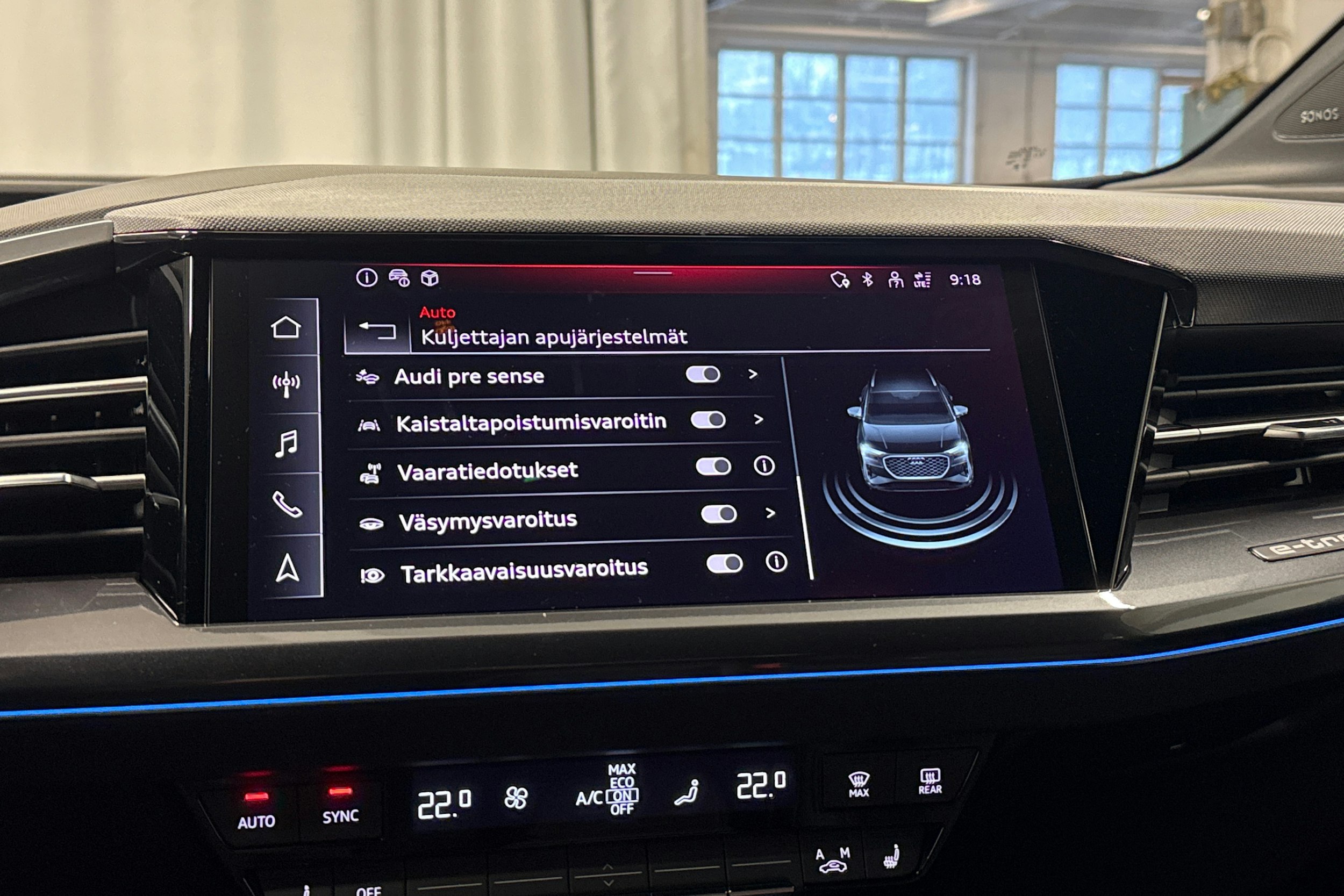 valkoinen Audi Q4 e-tron 2025 kuva 19.