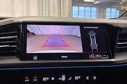 valkoinen Audi Q4 e-tron 2025 kuva 20.