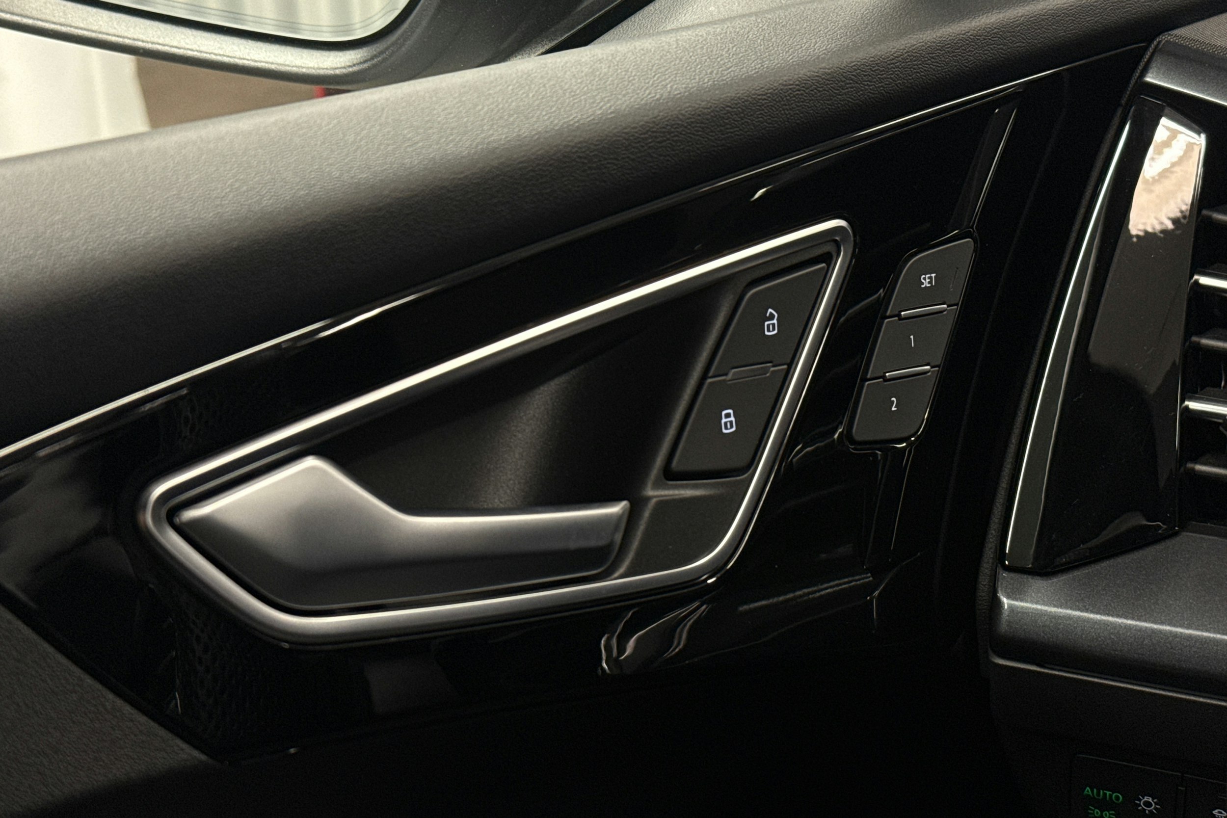 valkoinen Audi Q4 e-tron 2025 kuva 26.