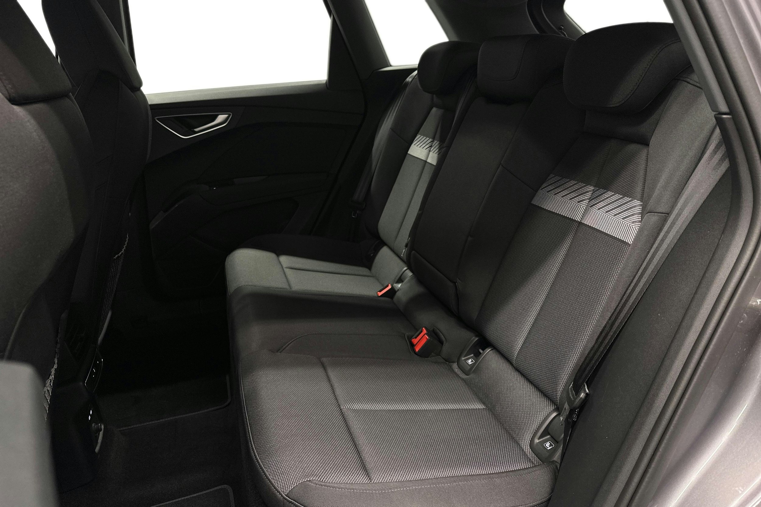 harmaa Audi Q4 e-tron 2025 kuva 10.