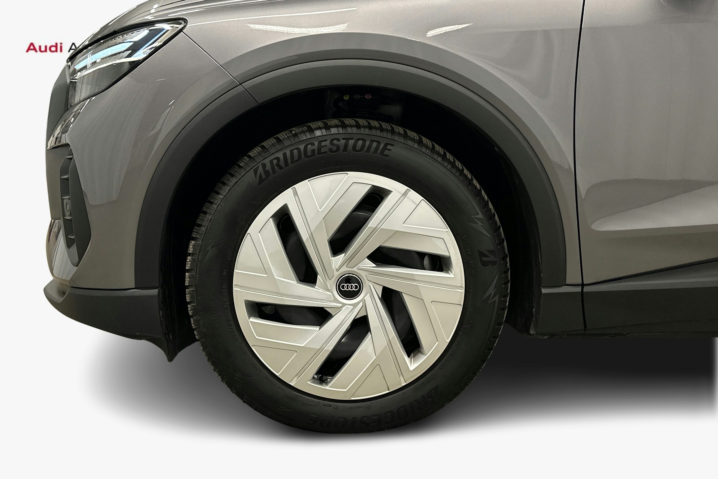 harmaa Audi Q4 e-tron 2025 kuva 11.