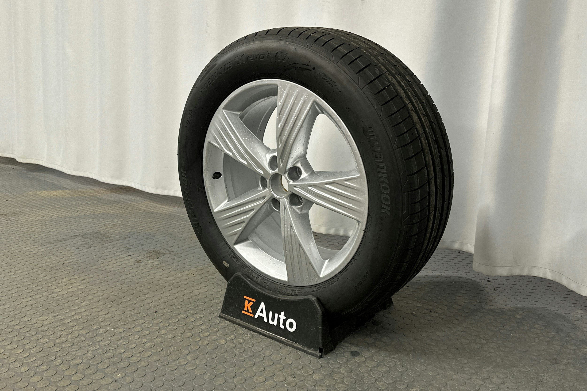 harmaa Audi Q4 e-tron 2025 kuva 12.