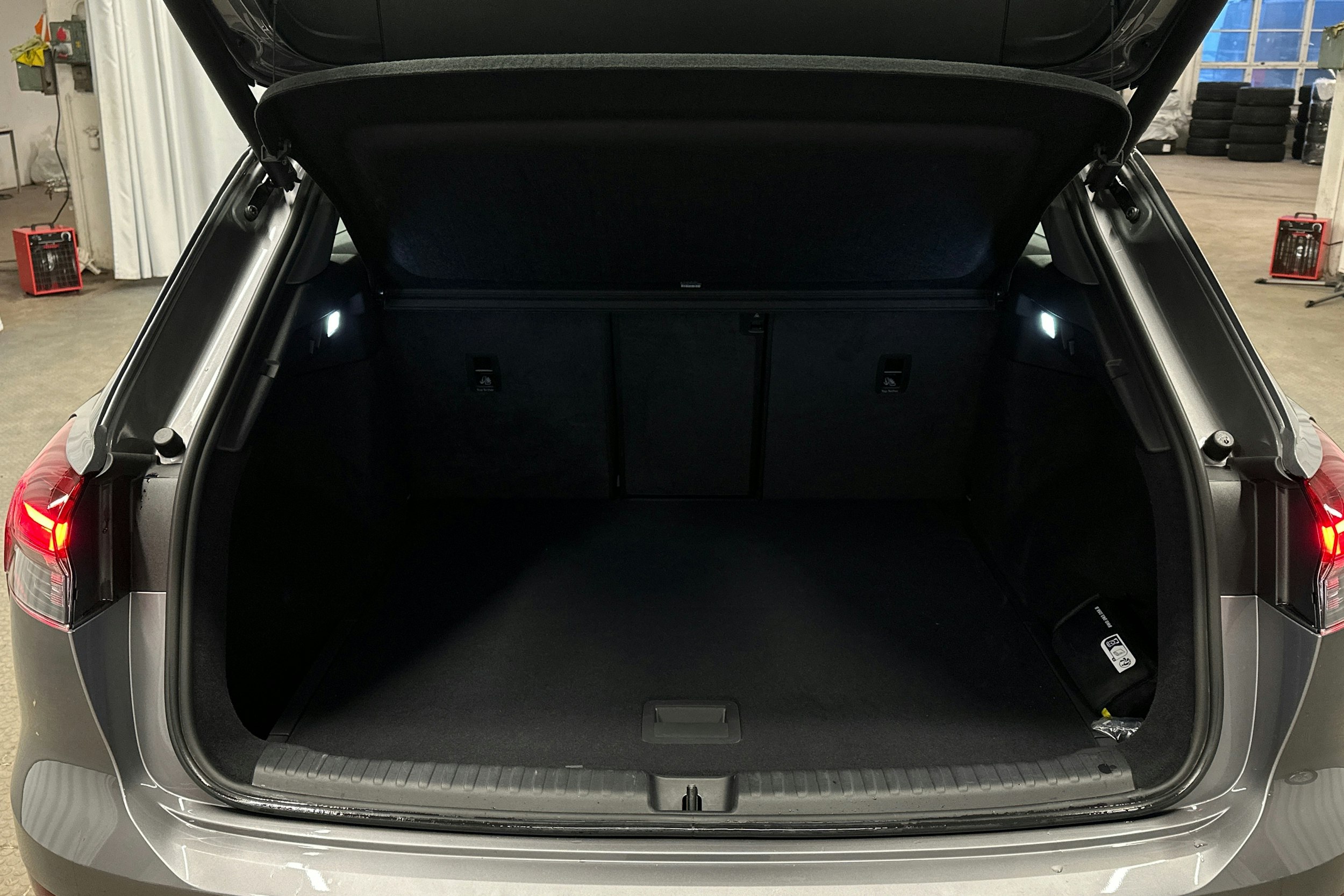 harmaa Audi Q4 e-tron 2025 kuva 13.