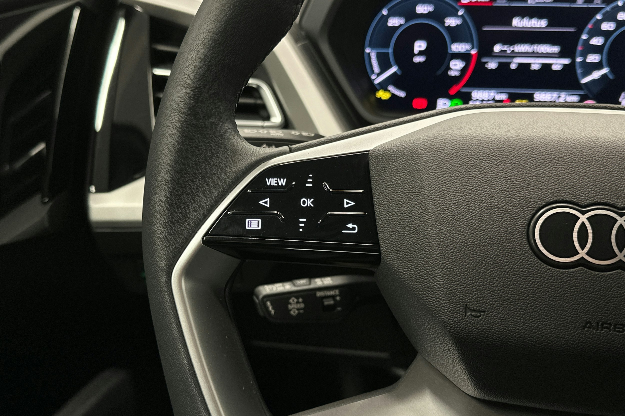 harmaa Audi Q4 e-tron 2025 kuva 18.