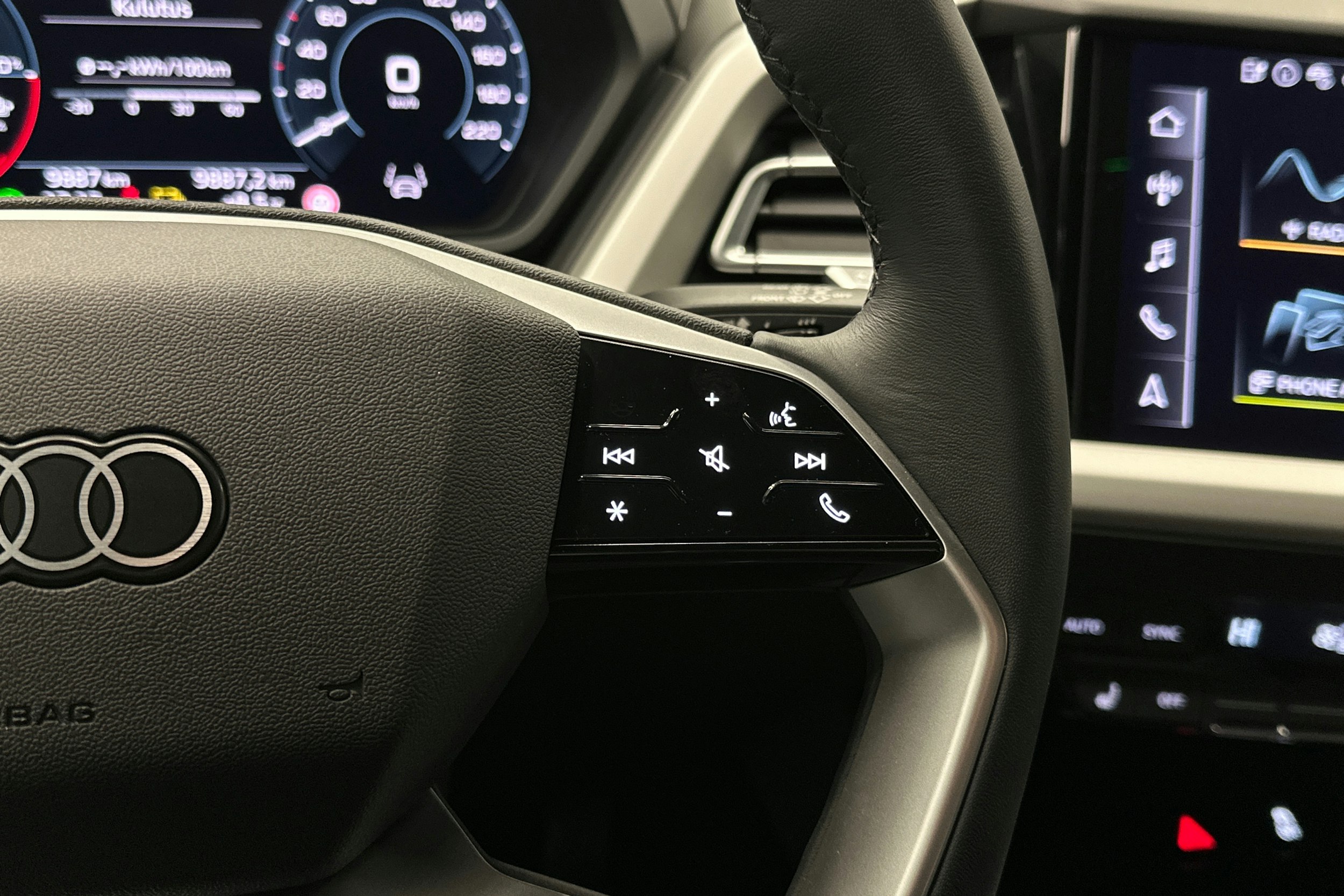 harmaa Audi Q4 e-tron 2025 kuva 19.