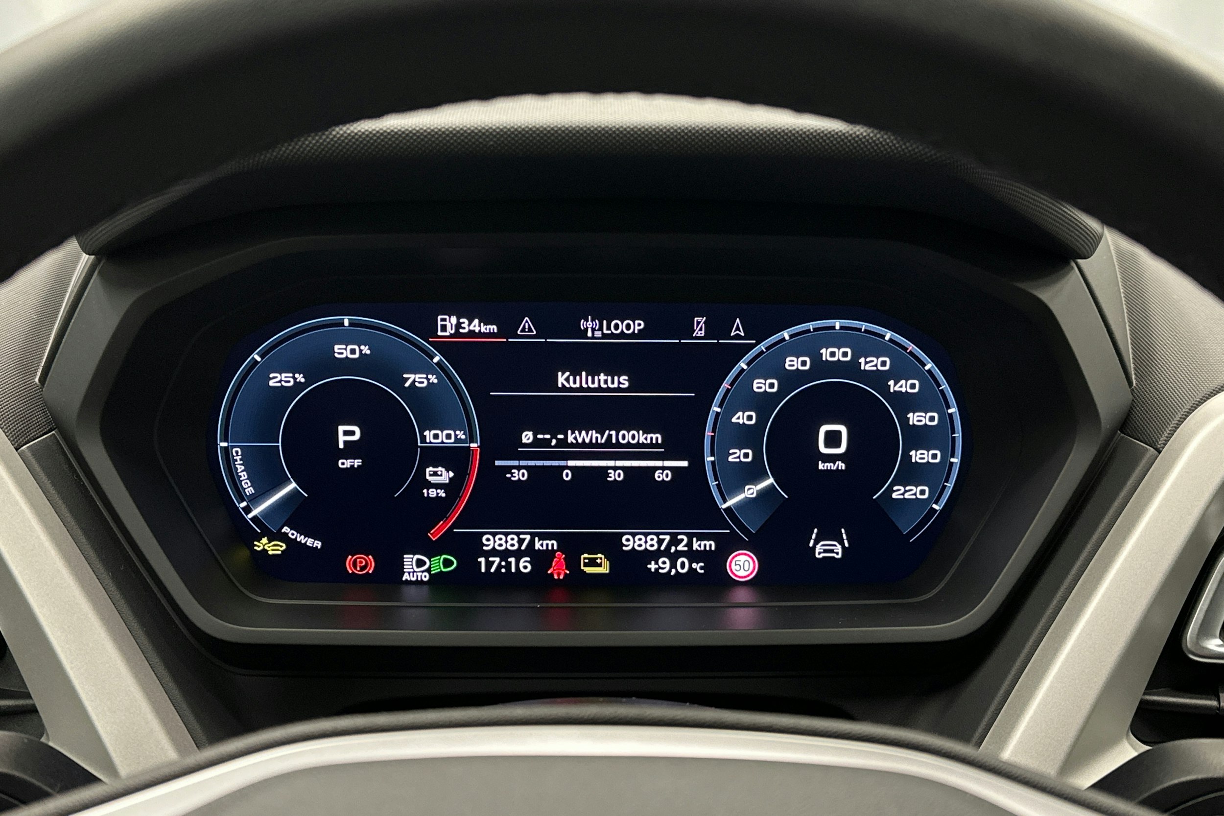 harmaa Audi Q4 e-tron 2025 kuva 22.