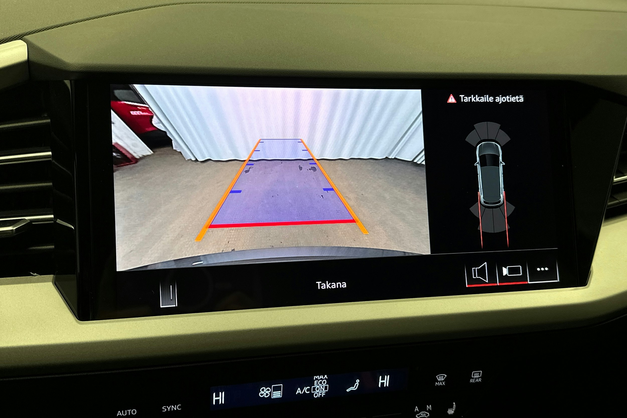 harmaa Audi Q4 e-tron 2025 kuva 32.