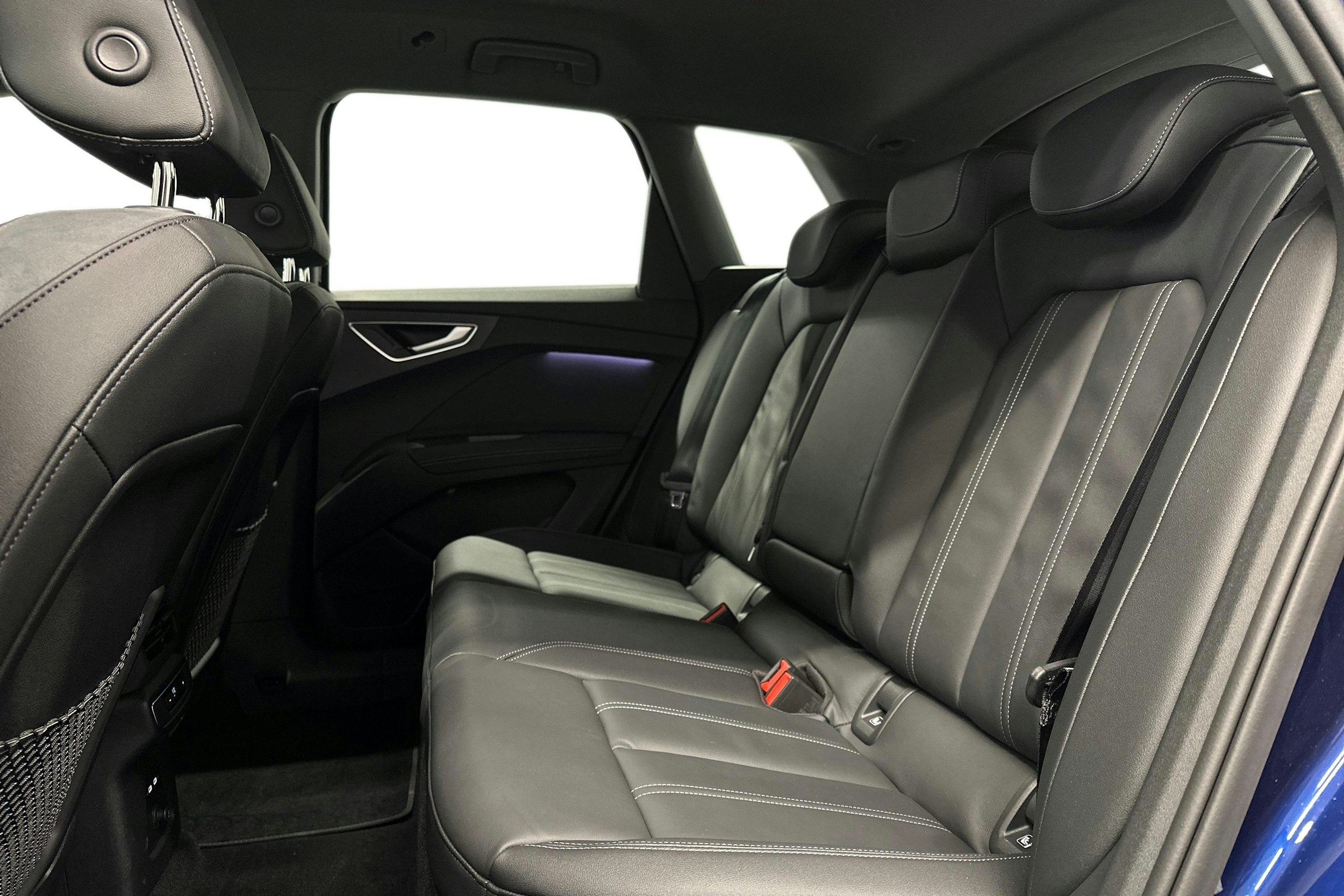 sininen Audi Q4 e-tron 2025 kuva 10.