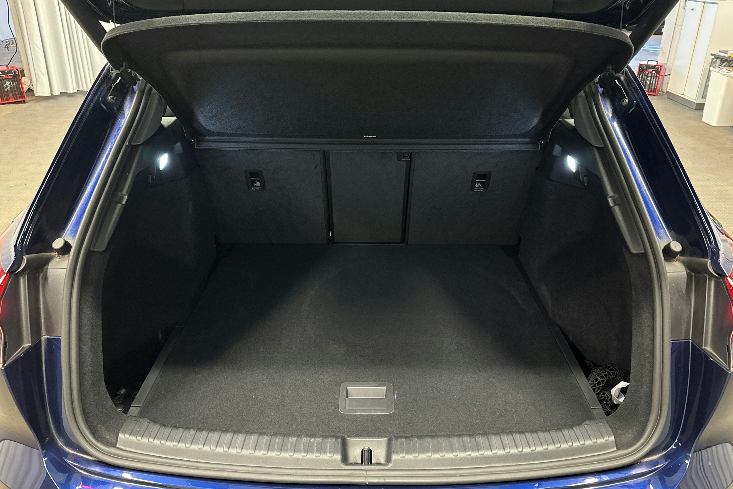 sininen Audi Q4 e-tron 2025 kuva 14.