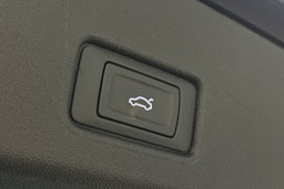 sininen Audi Q4 e-tron 2025 kuva 15.