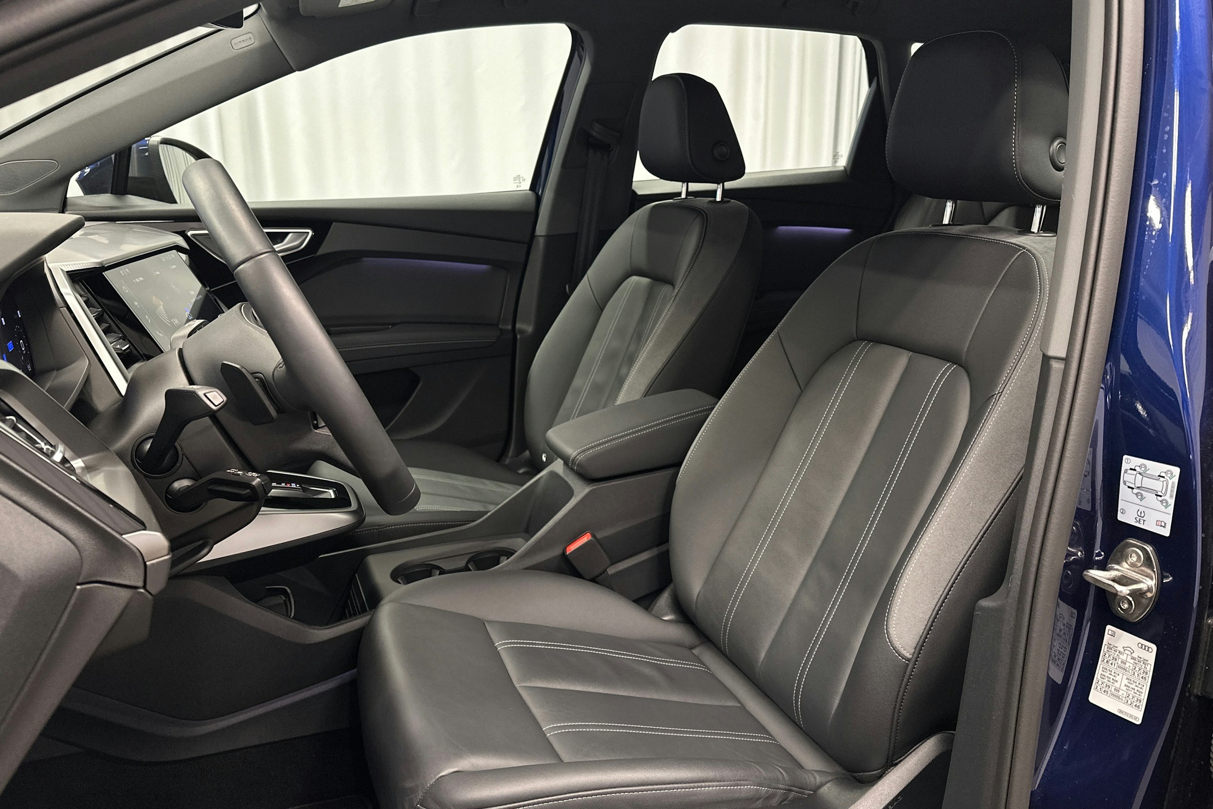 sininen Audi Q4 e-tron 2025 kuva 17.