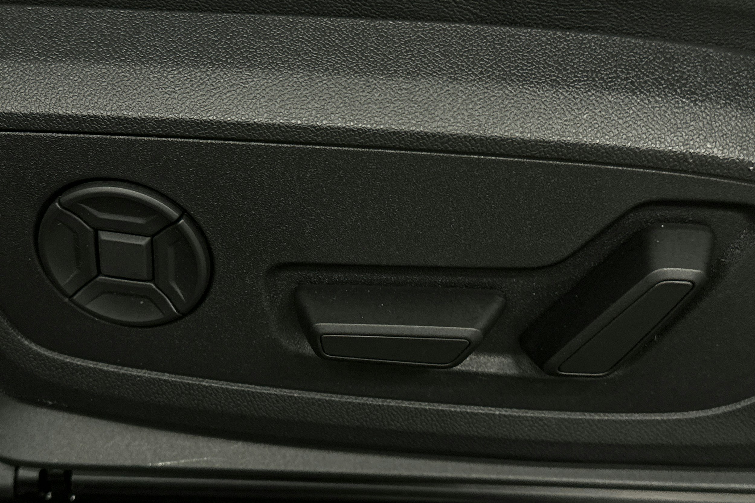 sininen Audi Q4 e-tron 2025 kuva 18.