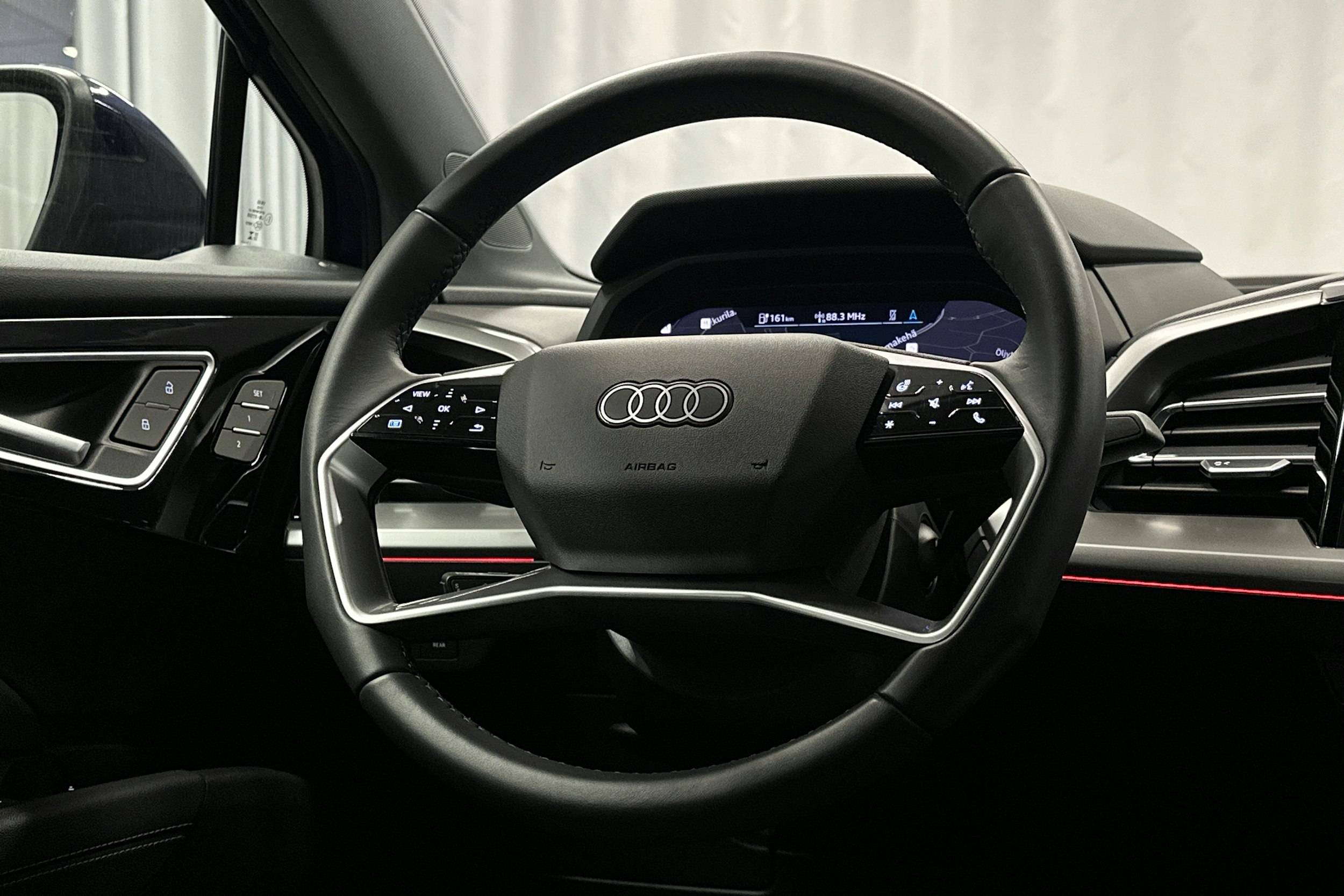sininen Audi Q4 e-tron 2025 kuva 21.