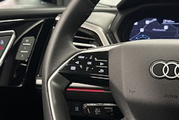 sininen Audi Q4 e-tron 2025 kuva 22.