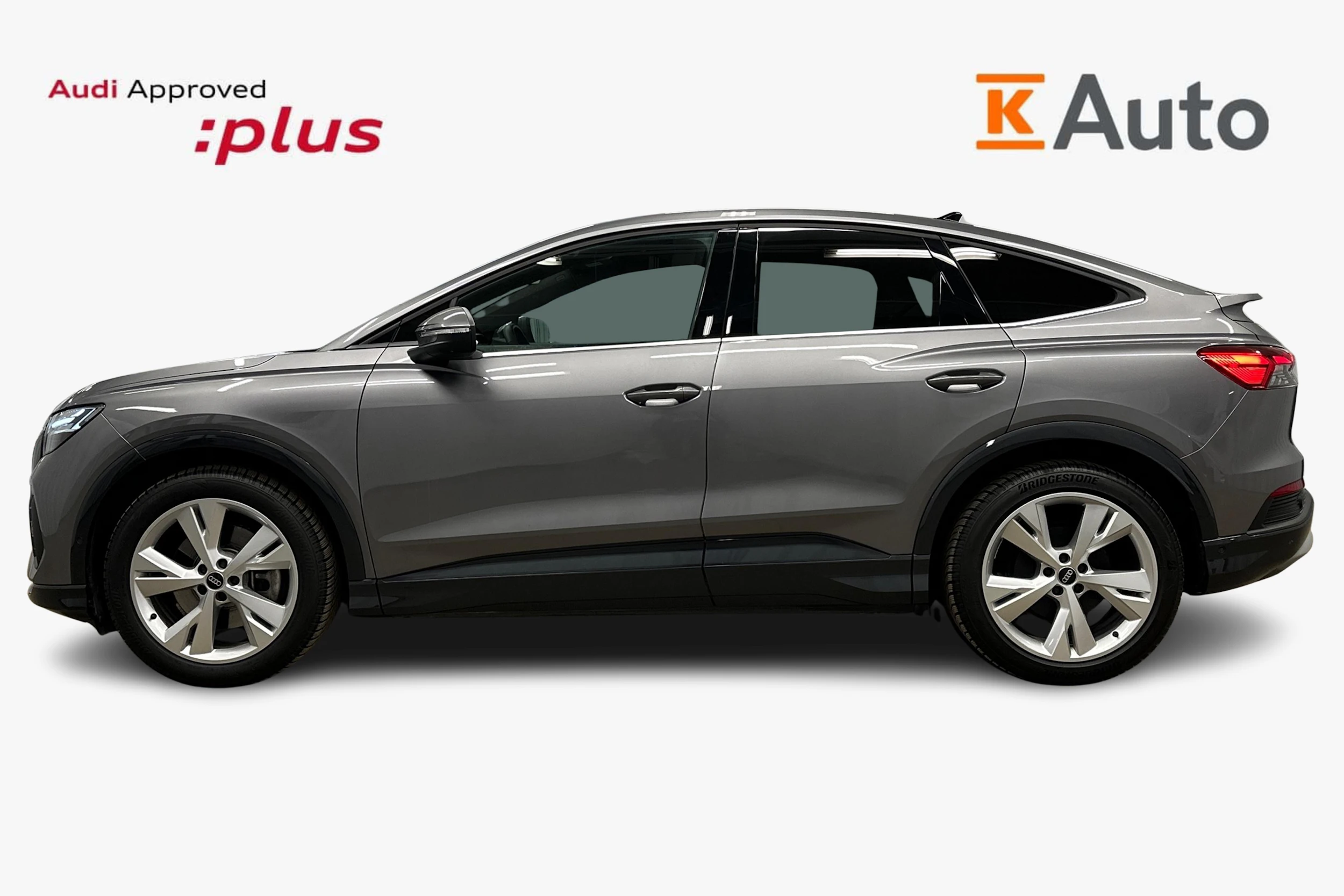 harmaa Audi Q4 e-tron 2026 kuva 5.