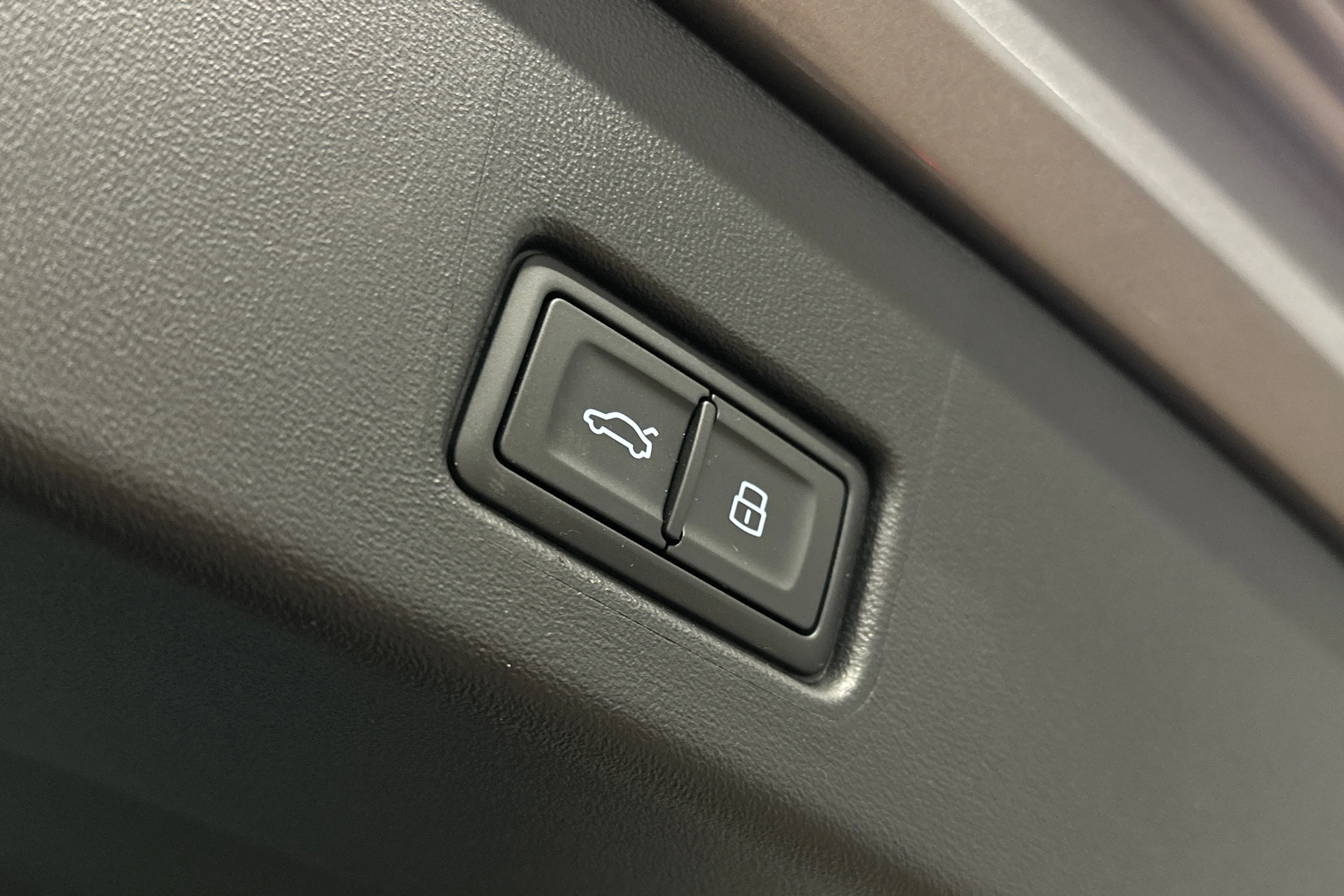 harmaa Audi Q4 e-tron 2026 kuva 12.