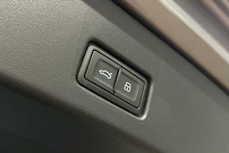 harmaa Audi Q4 e-tron 2026 kuva 12.