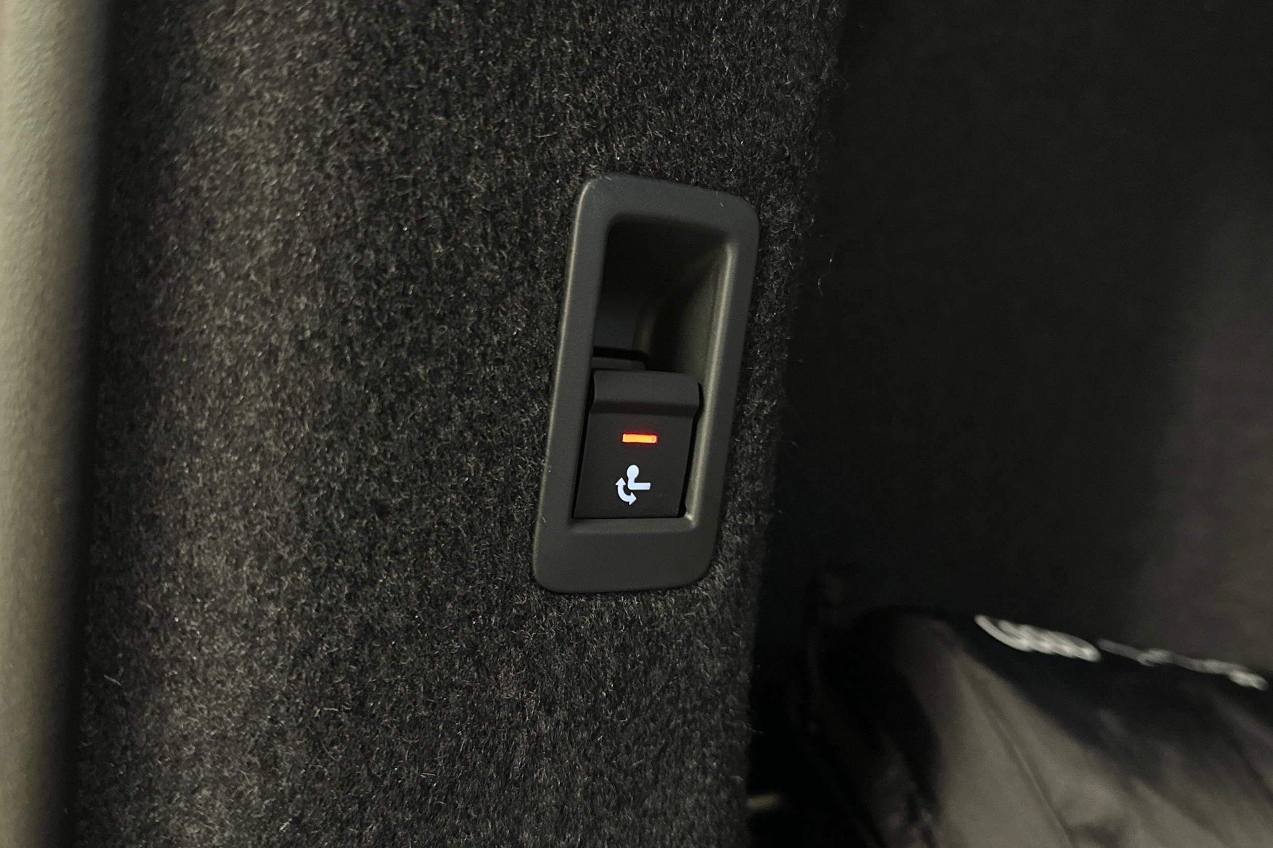 harmaa Audi Q4 e-tron 2026 kuva 13.