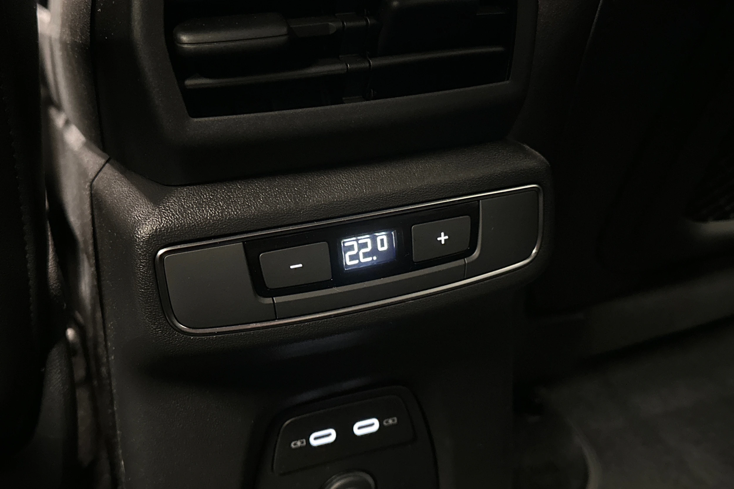 harmaa Audi Q4 e-tron 2026 kuva 14.