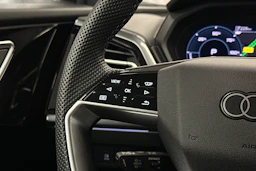 harmaa Audi Q4 e-tron 2026 kuva 17.