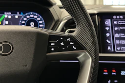 harmaa Audi Q4 e-tron 2026 kuva 18.