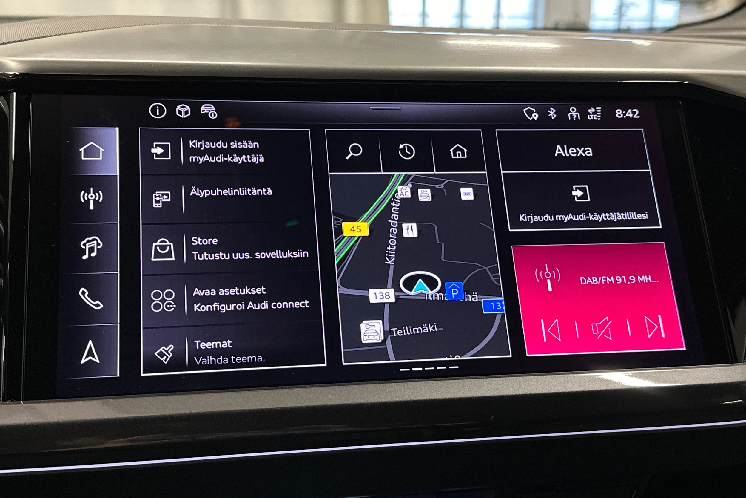 harmaa Audi Q4 e-tron 2026 kuva 22.