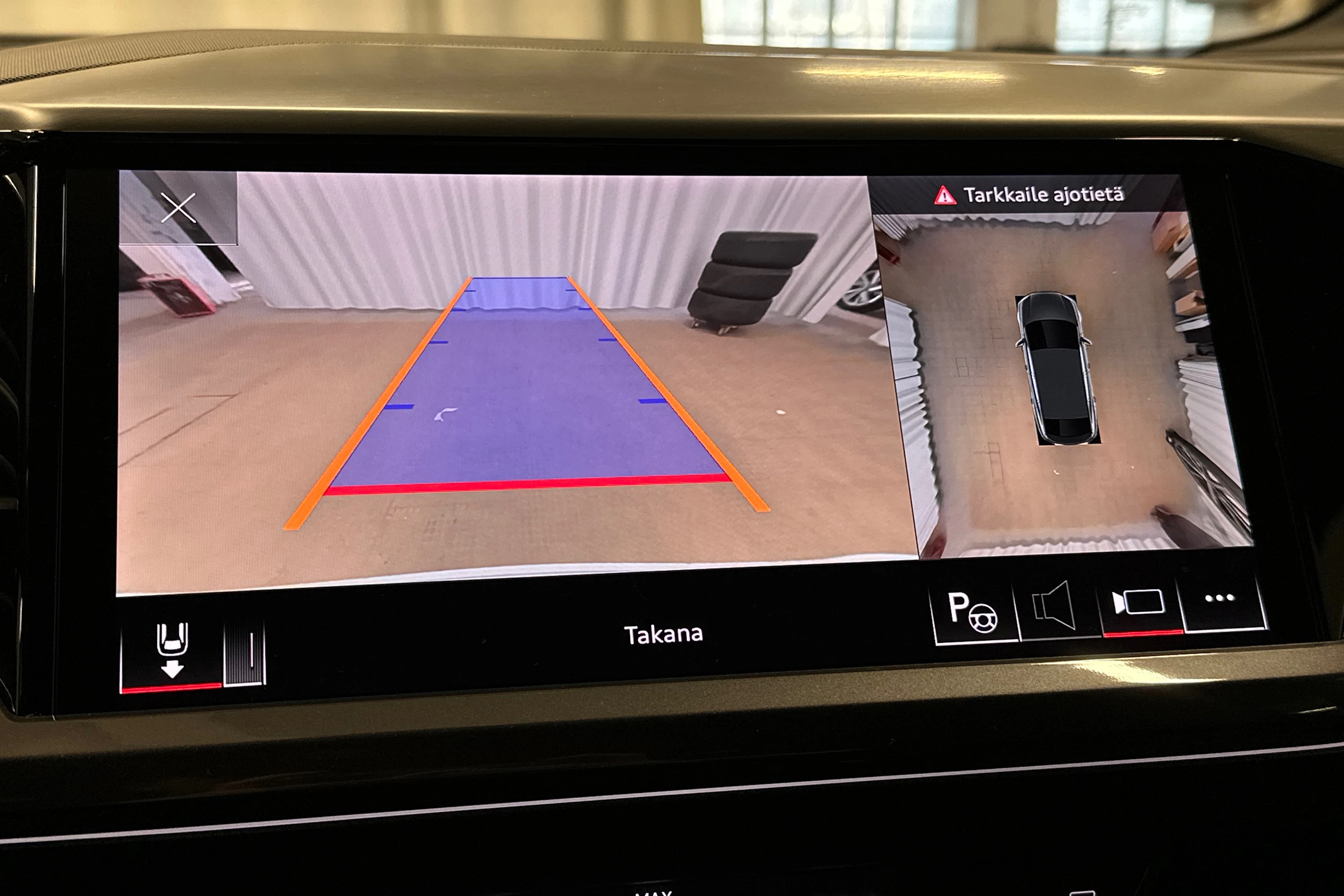 harmaa Audi Q4 e-tron 2026 kuva 29.