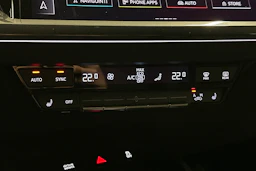 harmaa Audi Q4 e-tron 2026 kuva 30.