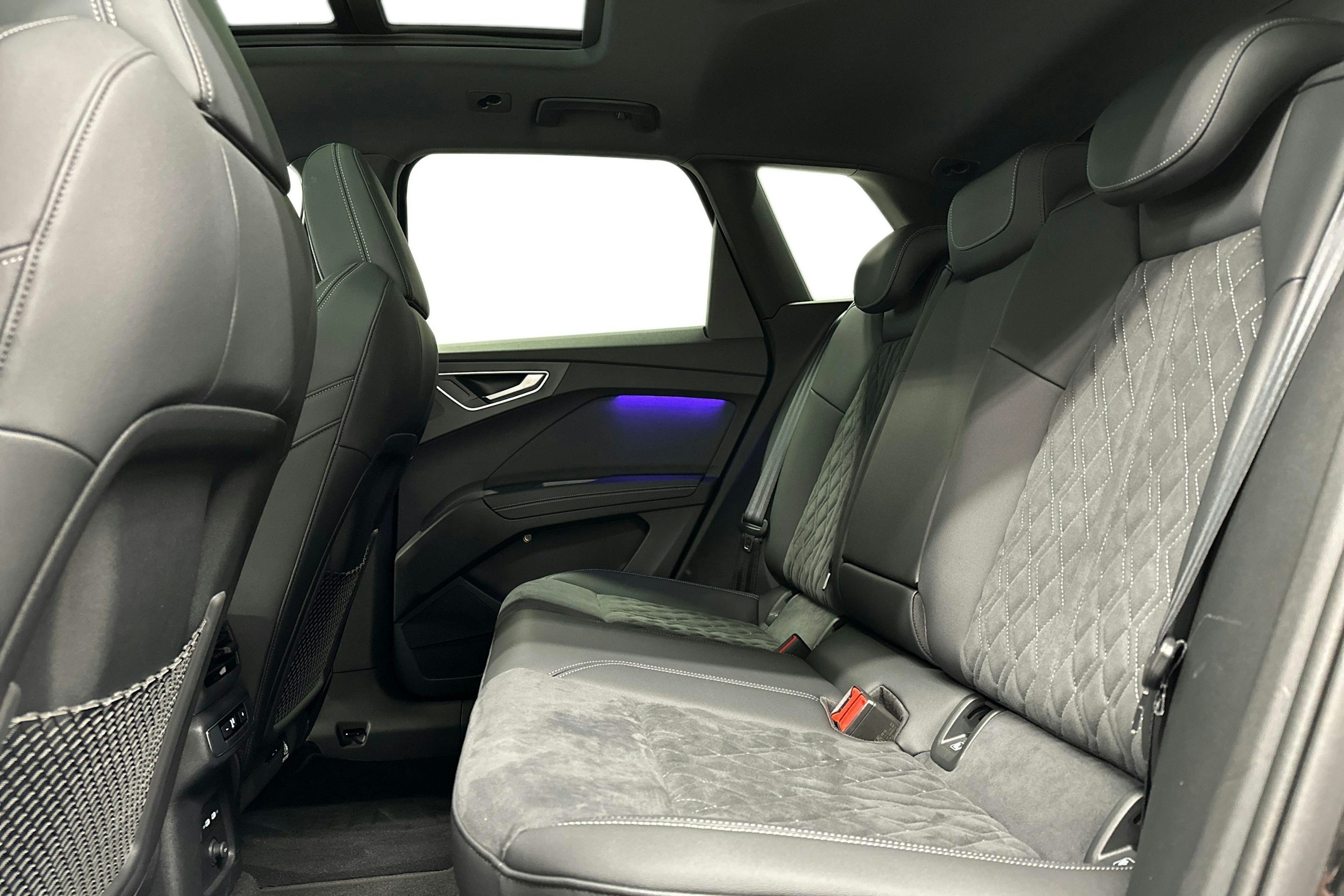 musta Audi Q4 e-tron 2025 kuva 10.