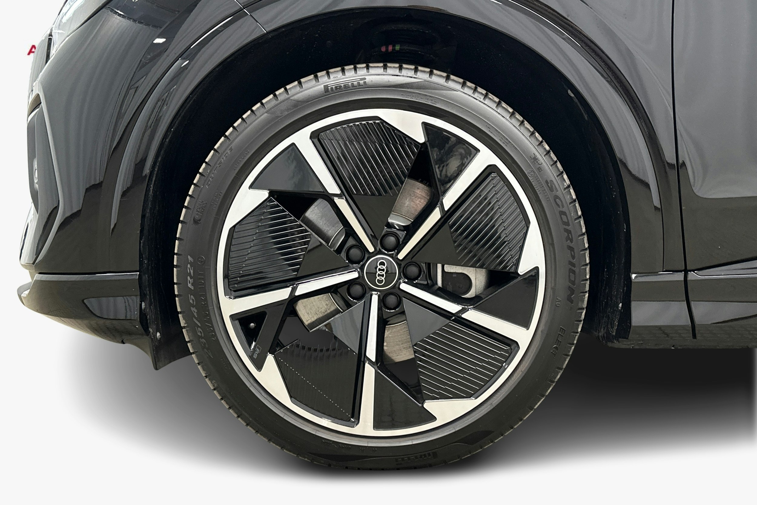 musta Audi Q4 e-tron 2025 kuva 11.
