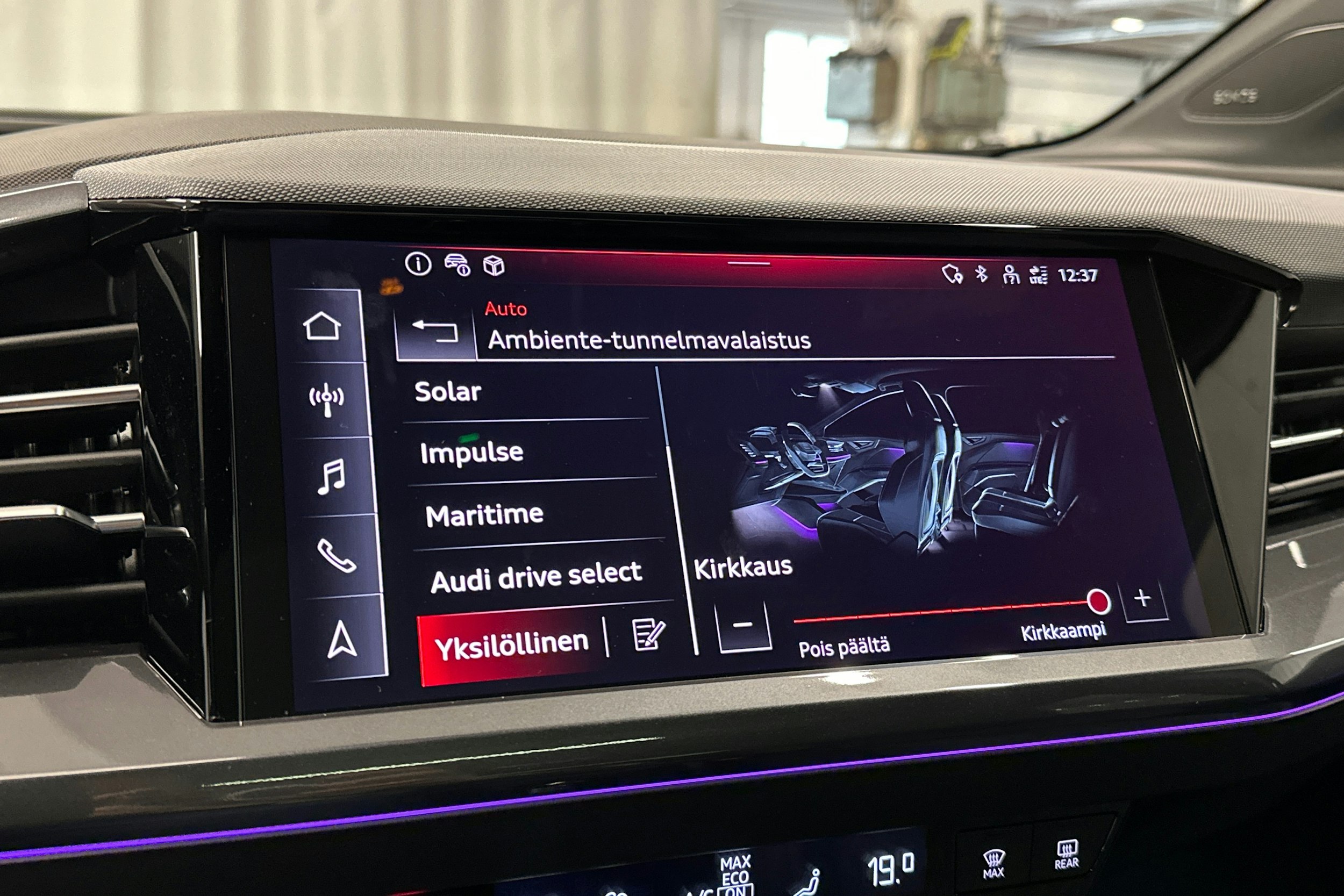 musta Audi Q4 e-tron 2025 kuva 21.