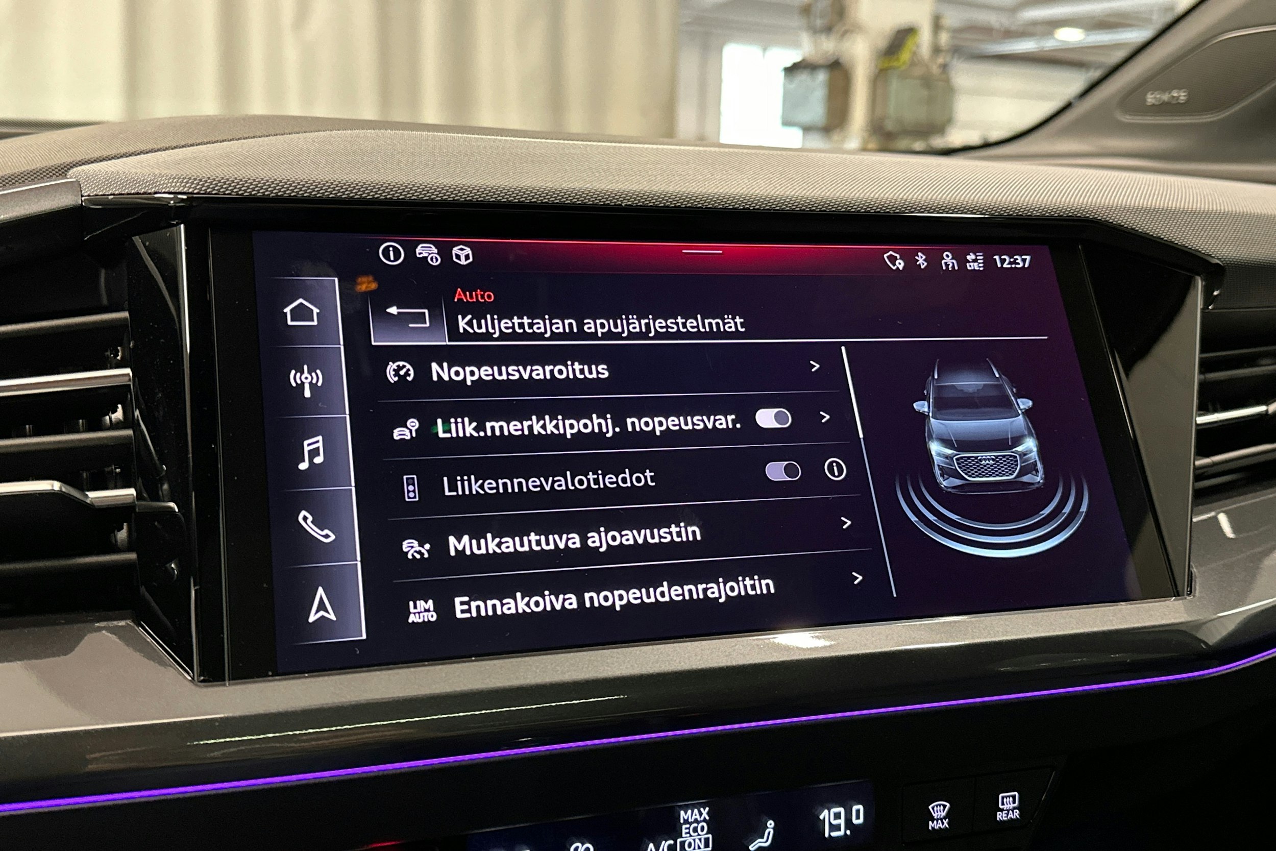 musta Audi Q4 e-tron 2025 kuva 22.