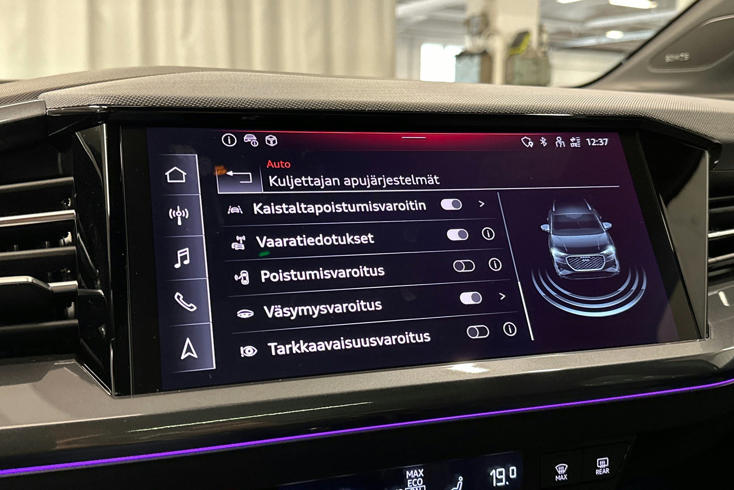 musta Audi Q4 e-tron 2025 kuva 23.
