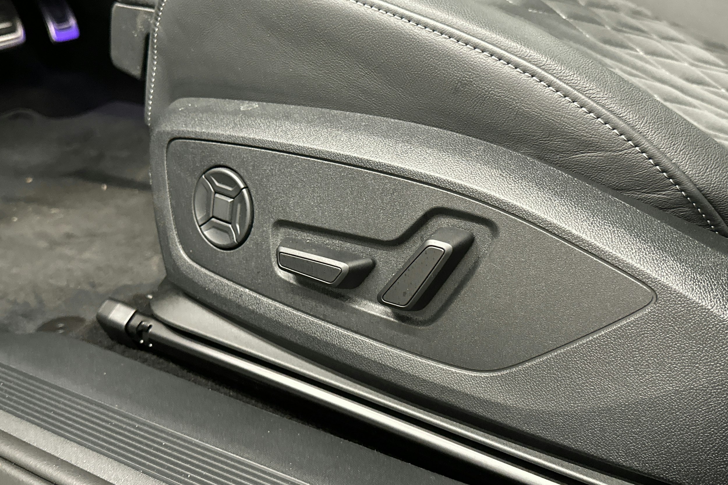 musta Audi Q4 e-tron 2025 kuva 28.