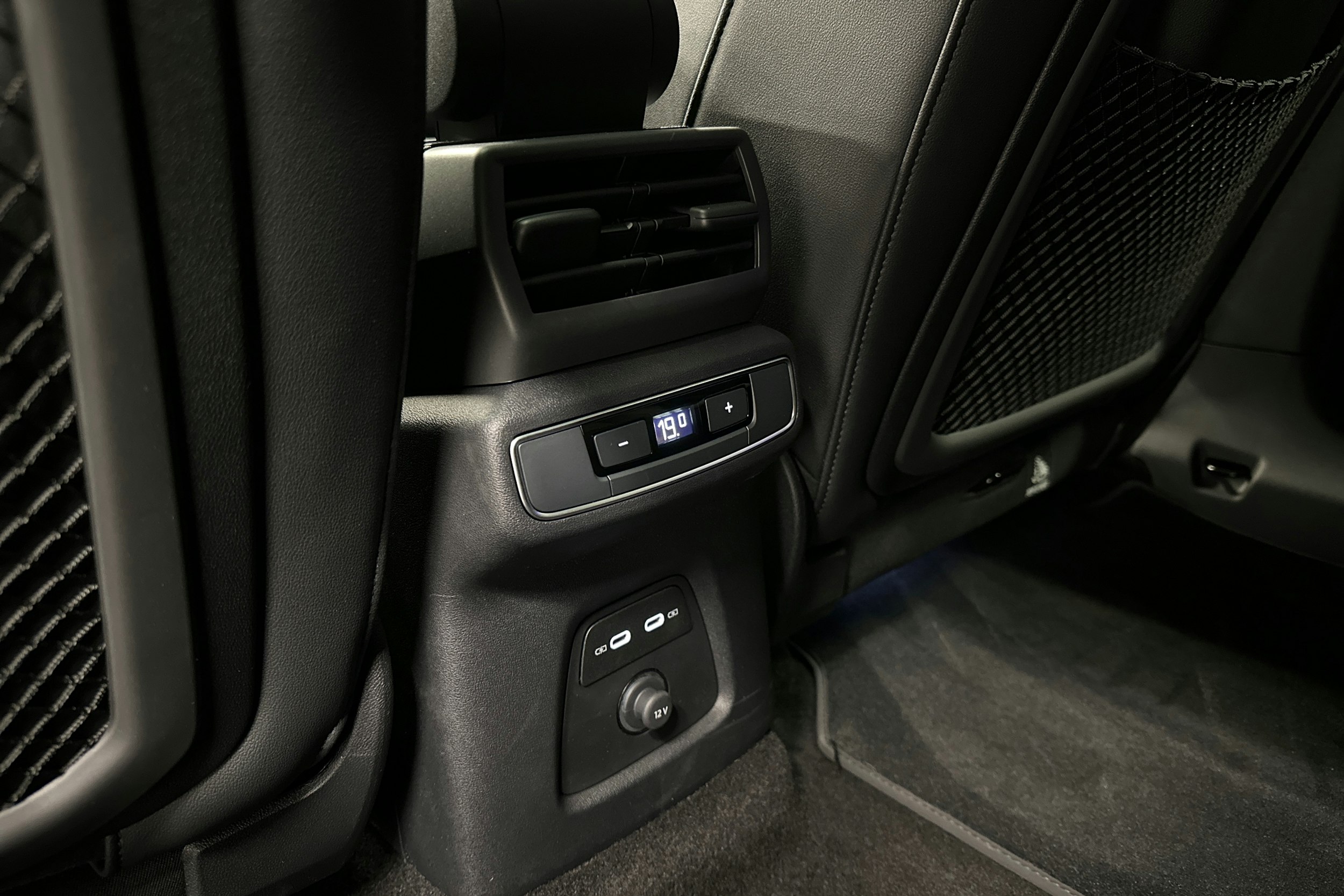 musta Audi Q4 e-tron 2025 kuva 30.
