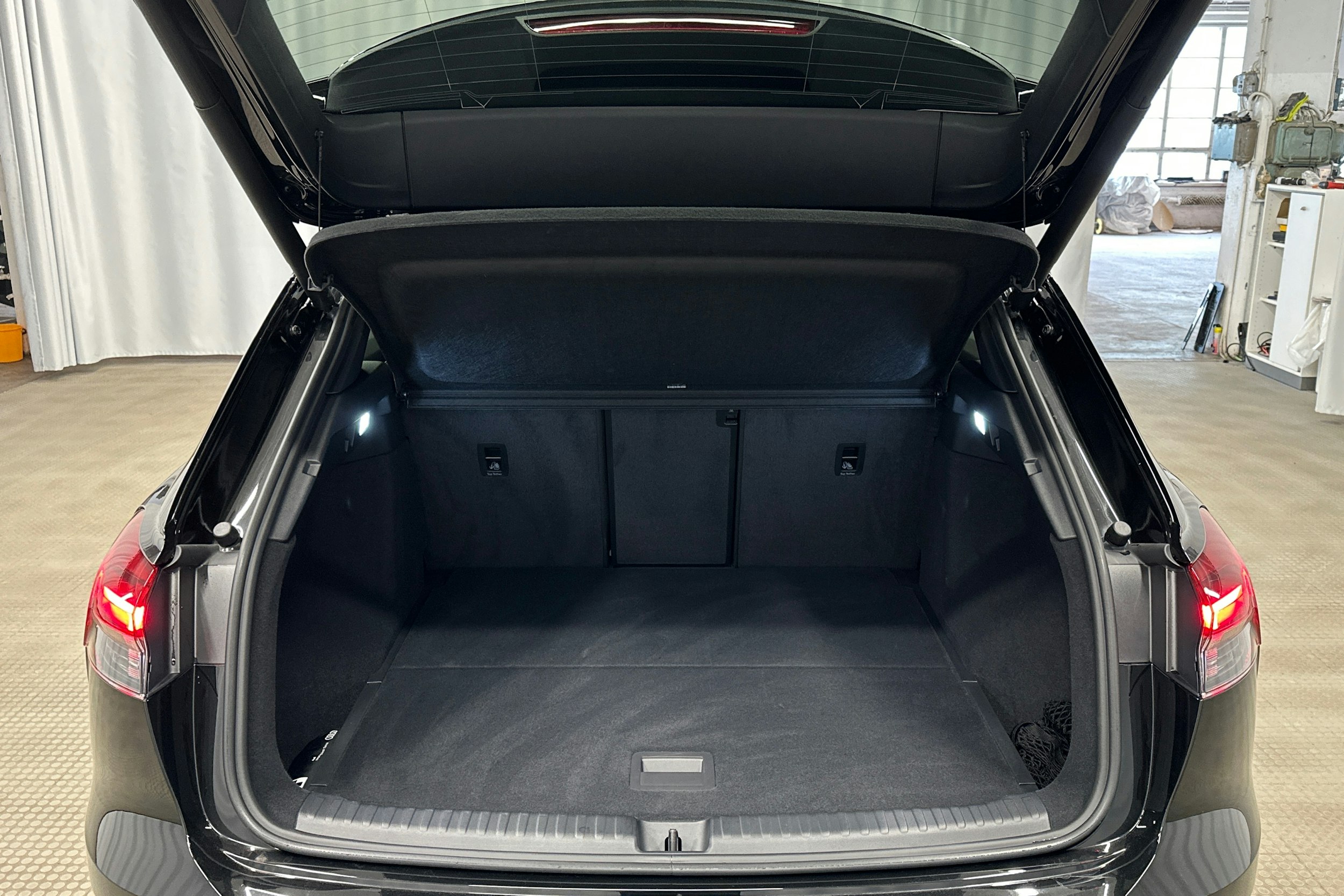 musta Audi Q4 e-tron 2025 kuva 31.