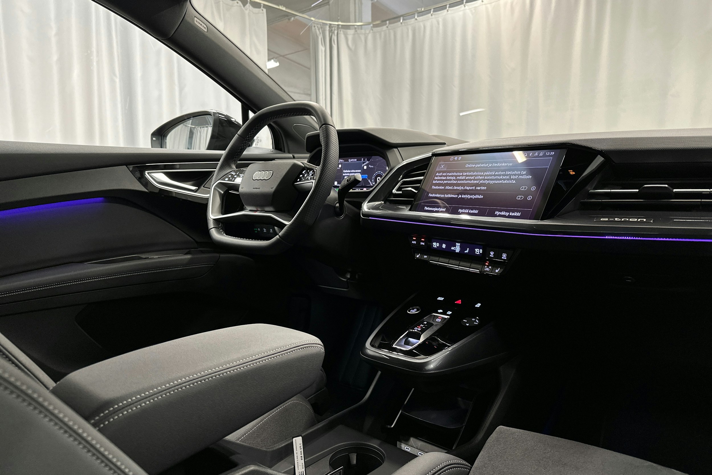 musta Audi Q4 e-tron 2025 kuva 33.