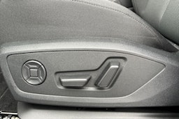 met. sininen Audi Q4 e-tron 2025 kuva 11.