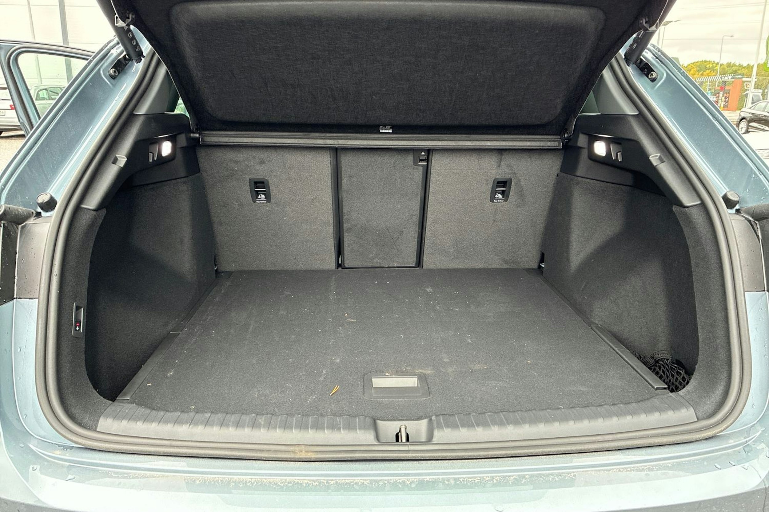 met. sininen Audi Q4 e-tron 2025 kuva 13.