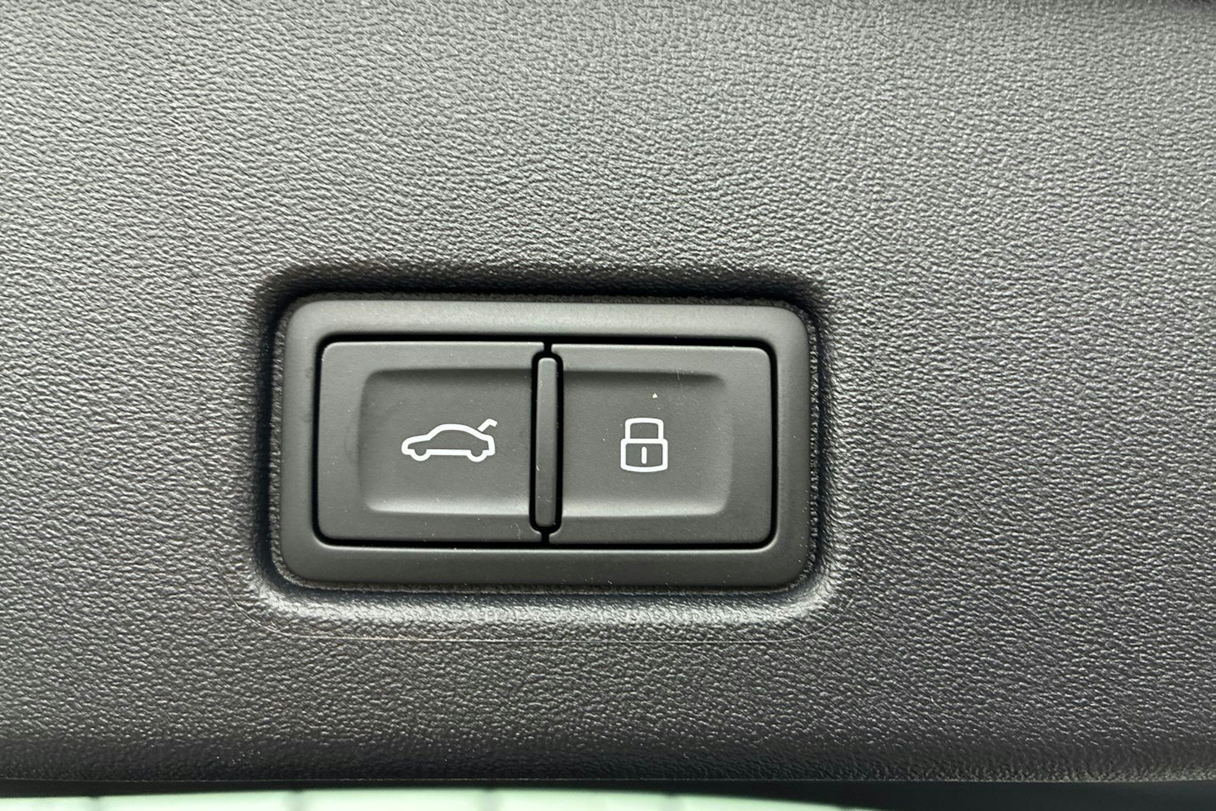 met. sininen Audi Q4 e-tron 2025 kuva 14.