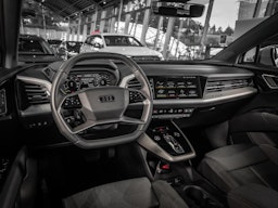 harmaa Audi Q4 e-tron 2025 kuva 16.