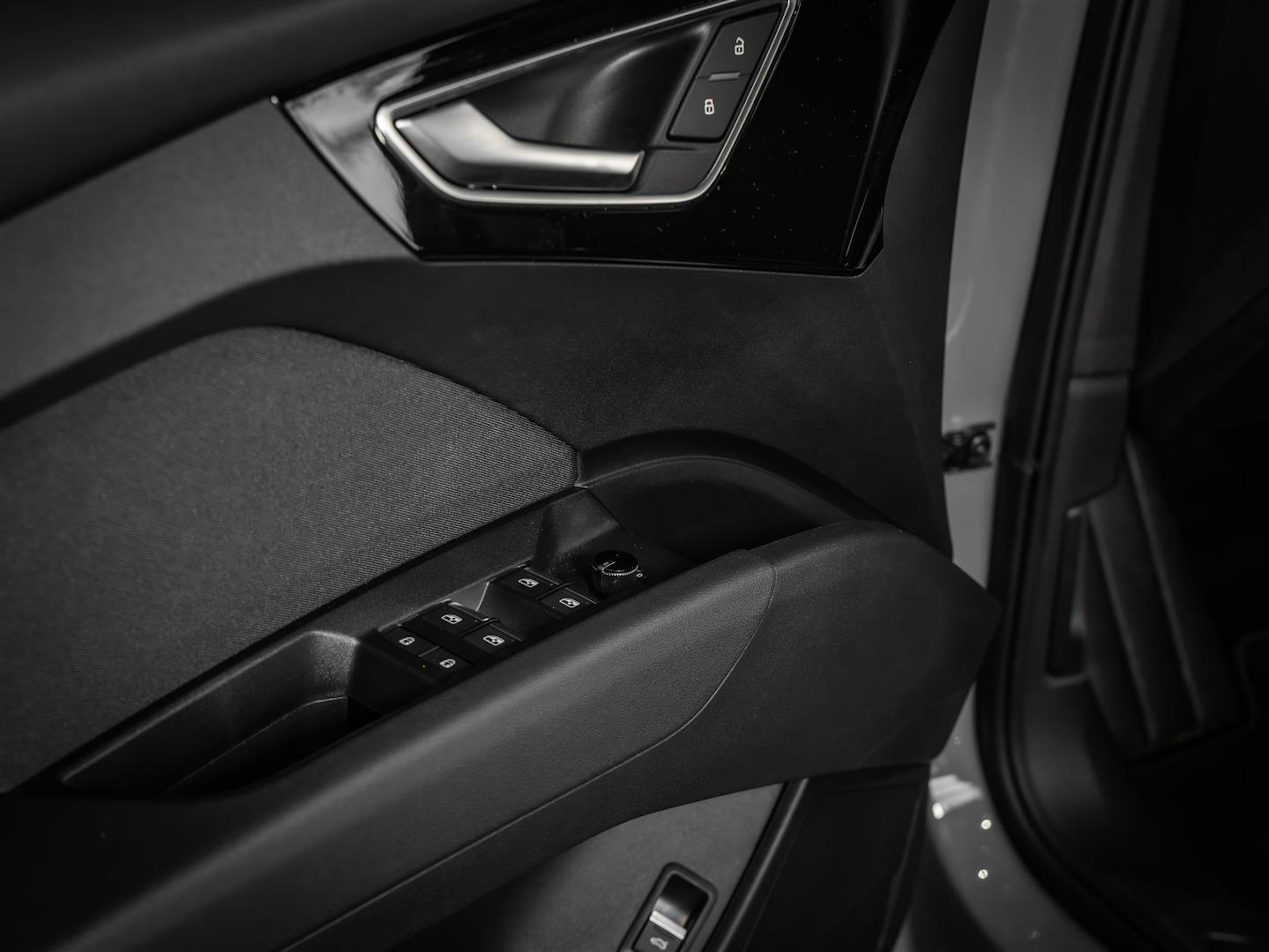 harmaa Audi Q4 e-tron 2025 kuva 17.