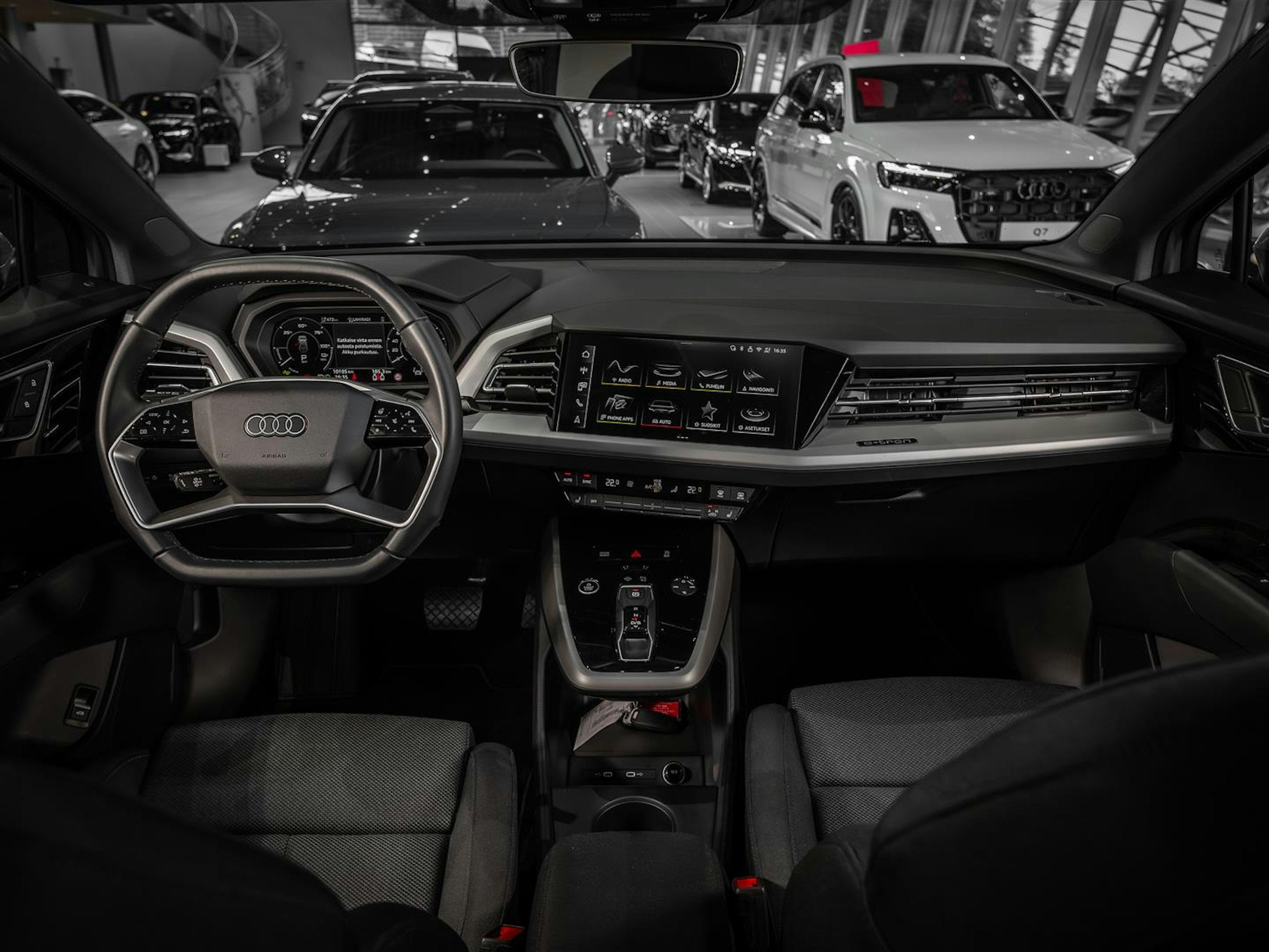 harmaa Audi Q4 e-tron 2025 kuva 21.