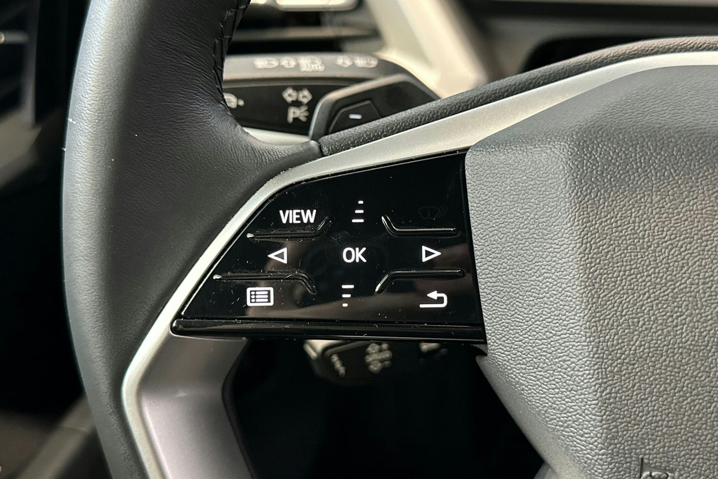 harmaa Audi Q4 e-tron 2025 kuva 22.